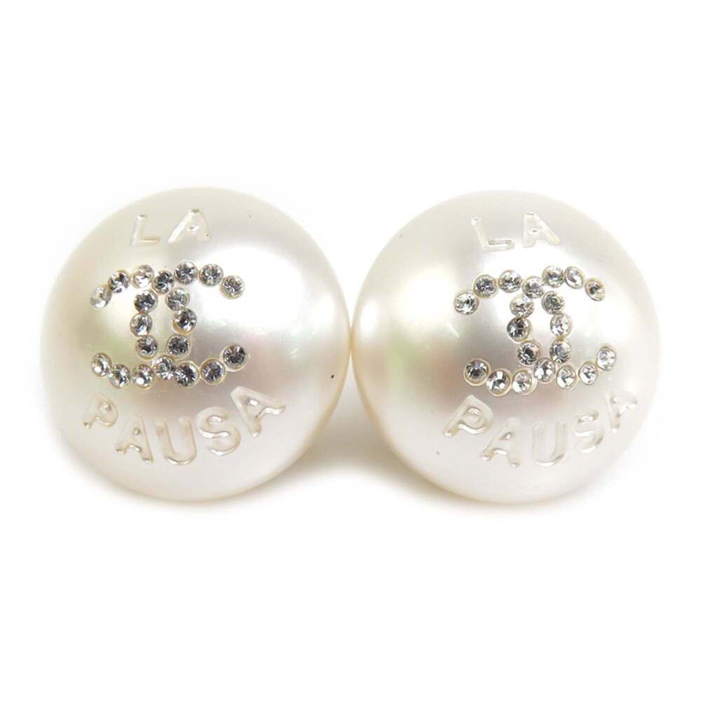 CHANEL White Pearl Earrings